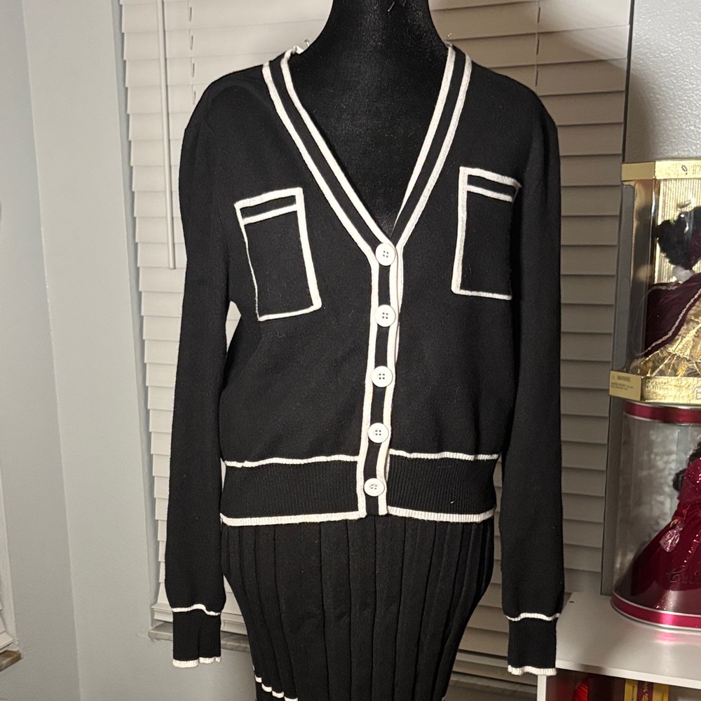Fashion Nova Black and White Scarf